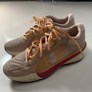 Nike Giannis zoom freak  5 basketball shoes Womans size 9 fossil stone color